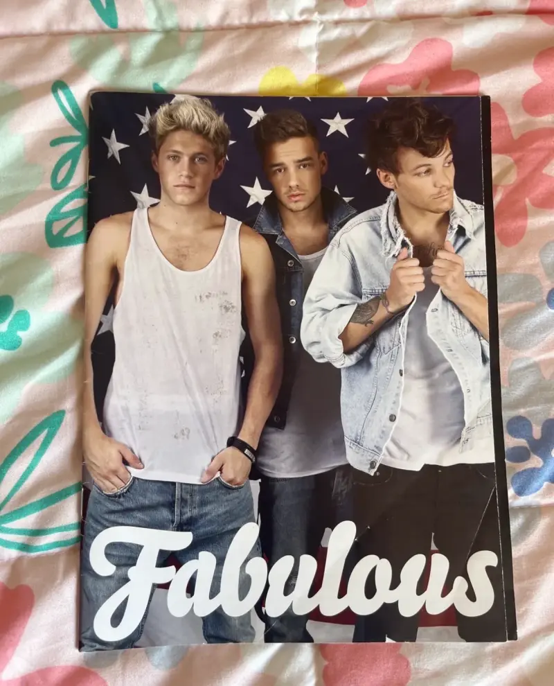 Revista Fabulous con póster de One Direction - 1