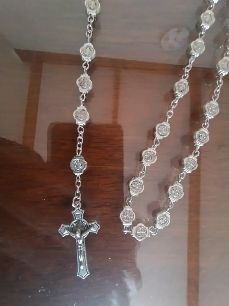 Collar Rosario de metal con crucifijo detallado - 2
