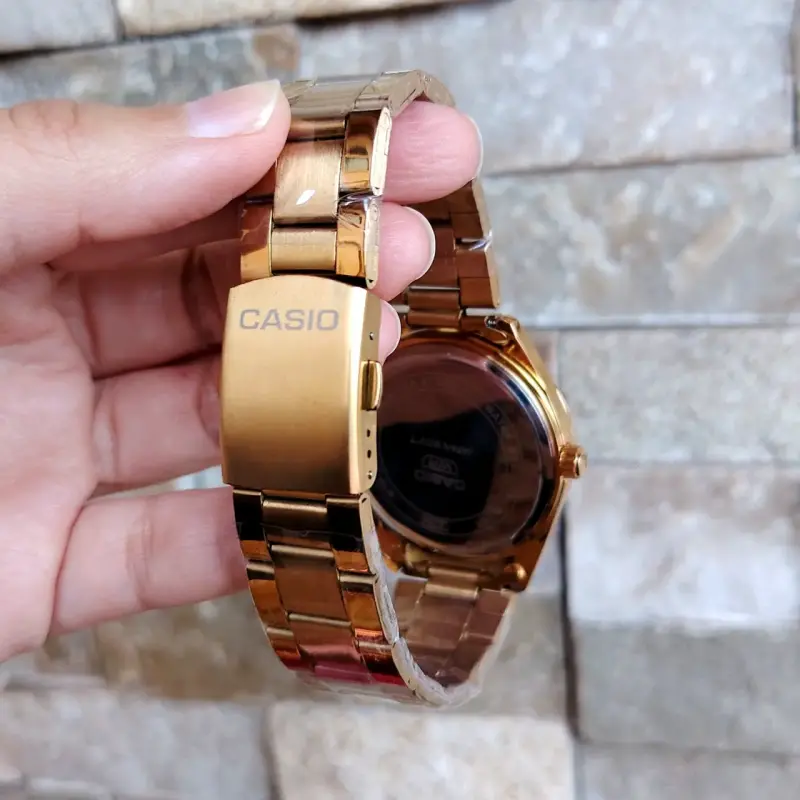 Reloj Casio dorado - 3