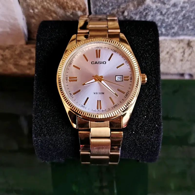 Reloj Casio dorado - 4
