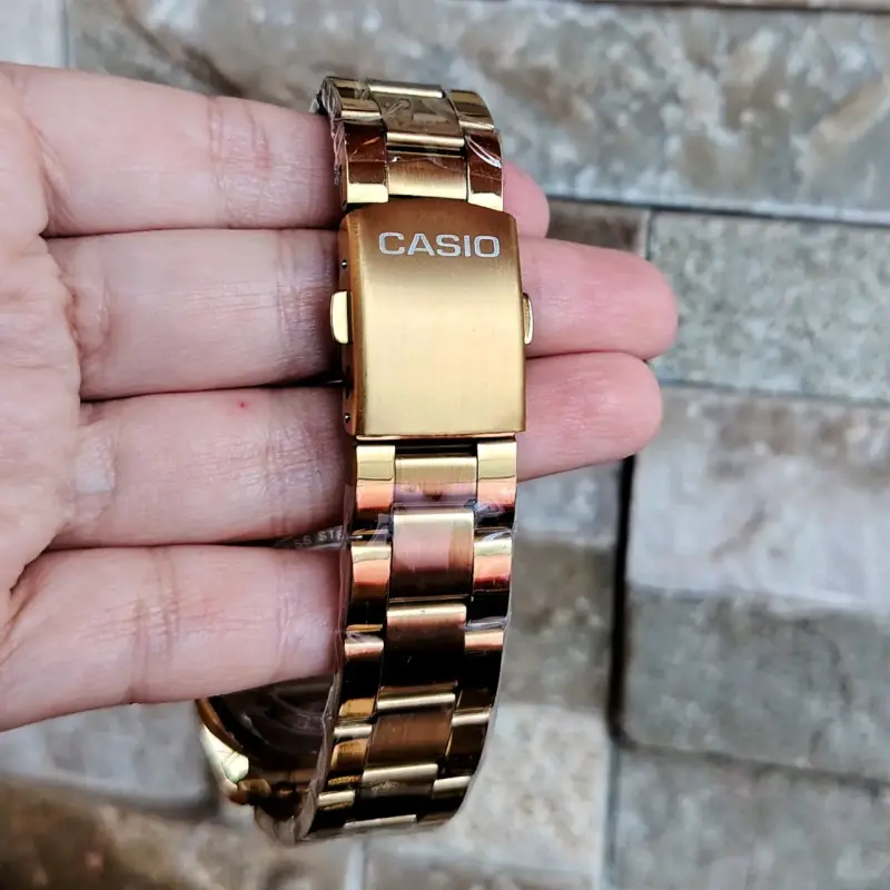 Reloj Casio dorado - 5