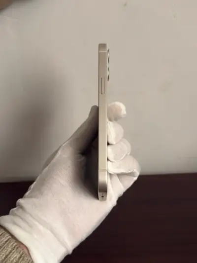 iPhone 13 en excelente estado color blanco - miniatura 4