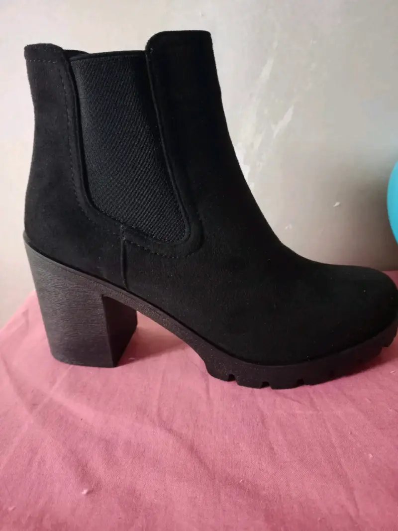 Botines de tacón grueso negros para mujer - 1