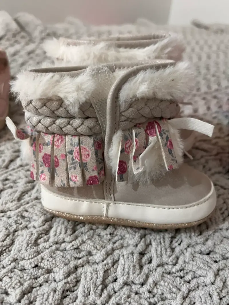 Botines de bebé con flecos y forro de peluche - 1