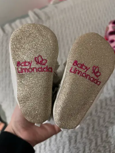 Botines de bebé con flecos y forro de peluche - miniatura 2