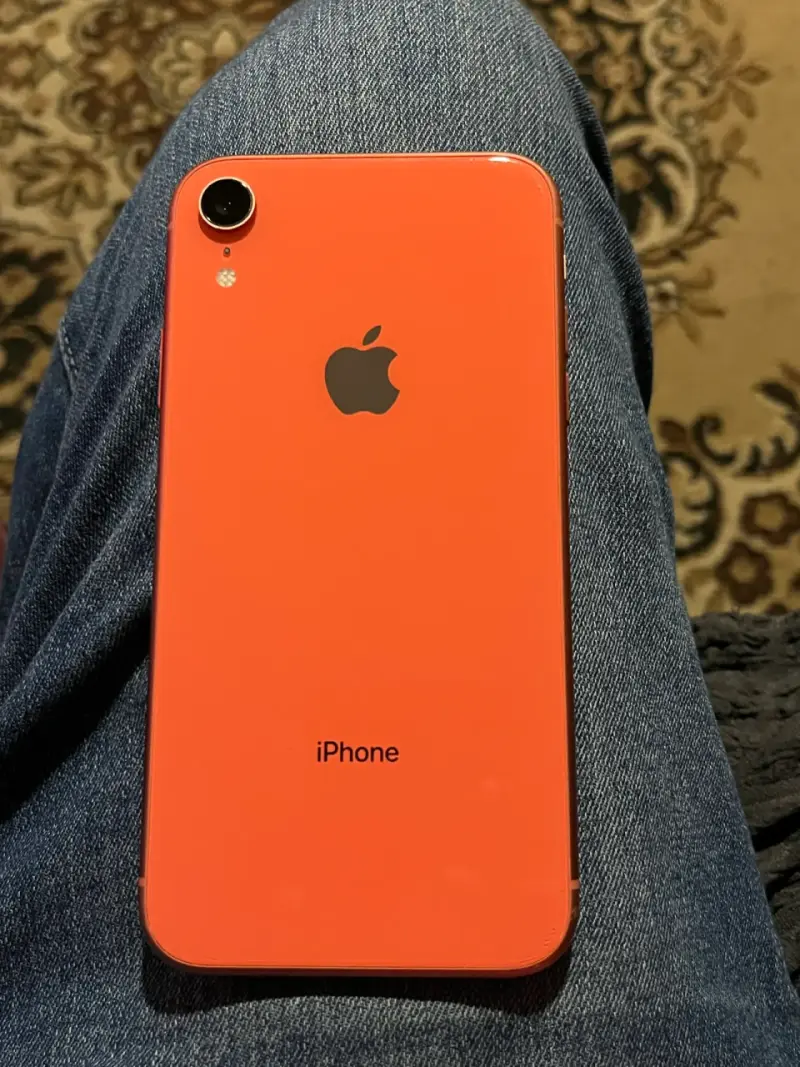 iPhone XR color coral en buen estado - 1