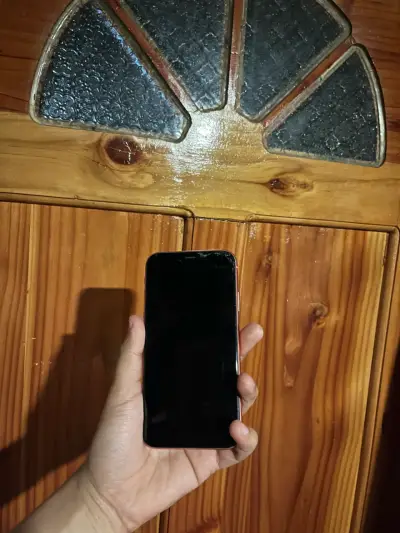 iPhone XR color coral en buen estado - miniatura 5