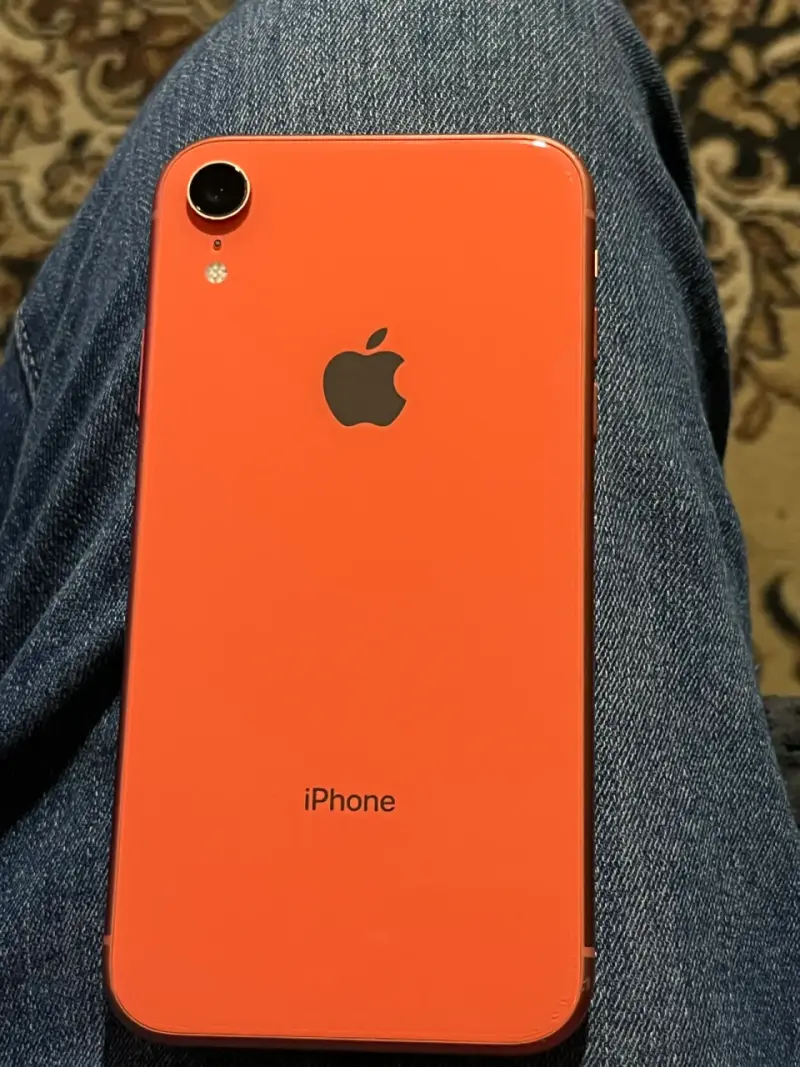 iPhone XR color coral en buen estado - 6