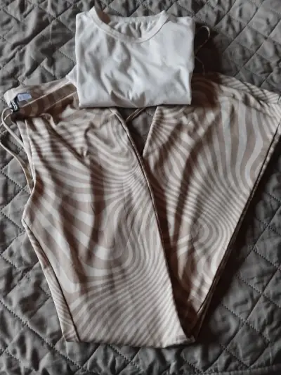 Conjunto de ropa casual para mujer con blusa y pantalones - miniatura 1