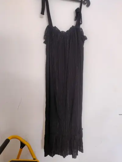 Vestido negro con tirantes Basement talla M - miniatura 1