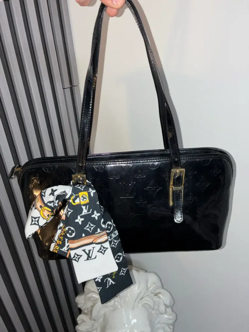 Cartera Lv de charol - 3