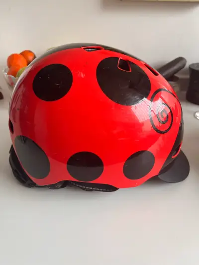 🐞 Casco infantil Nutcase Little Nutty - miniatura 2