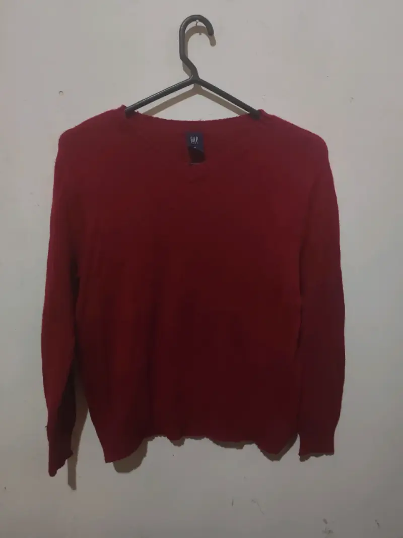 Suéter rojo de lana unisex marca GAP - 1
