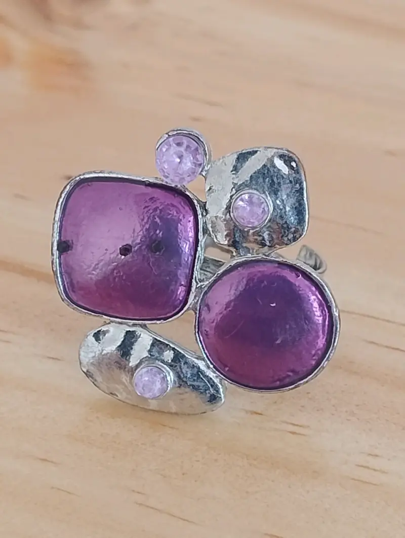 Anillo ajustable con piedras moradas - 1