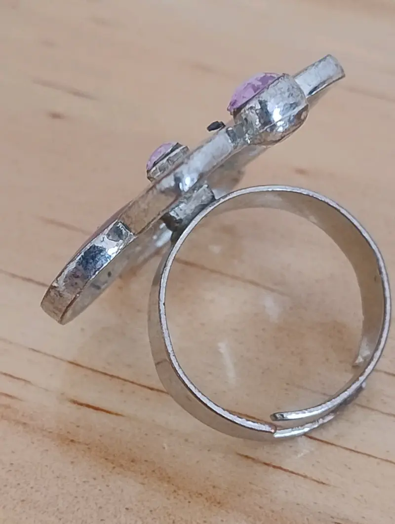 Anillo ajustable con piedras moradas - 2