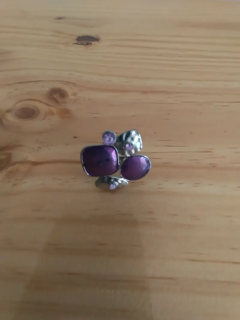 Anillo ajustable con piedras moradas - 6