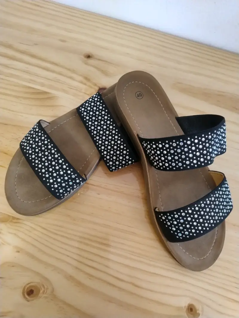 Sandalias planas negras con brillantes - 2