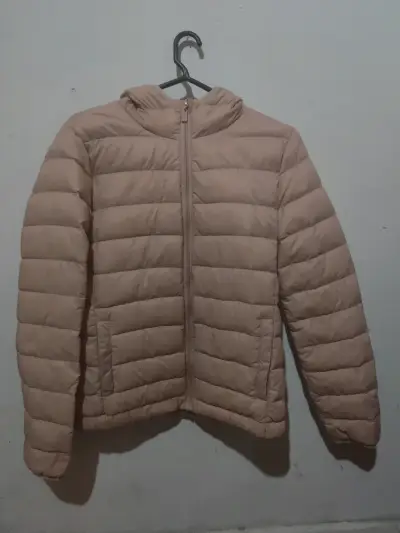 Chaqueta acolchada beige para mujer - miniatura 1