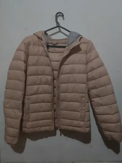 Chaqueta acolchada beige para mujer - miniatura 2