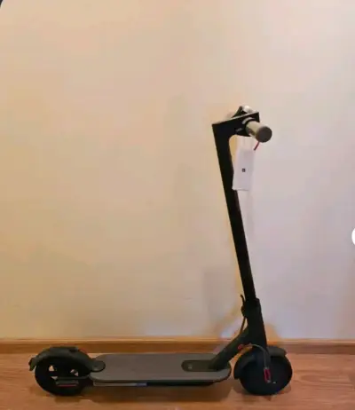 Scooter eléctrico plegable Xiaomi en buen estado - miniatura 1