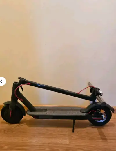 Scooter eléctrico plegable Xiaomi en buen estado - miniatura 3