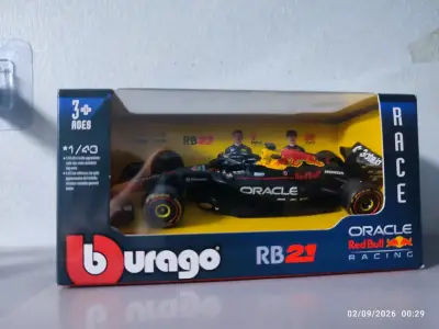 Modelo a escala Bburago RB21 Red Bull Racing - miniatura 1