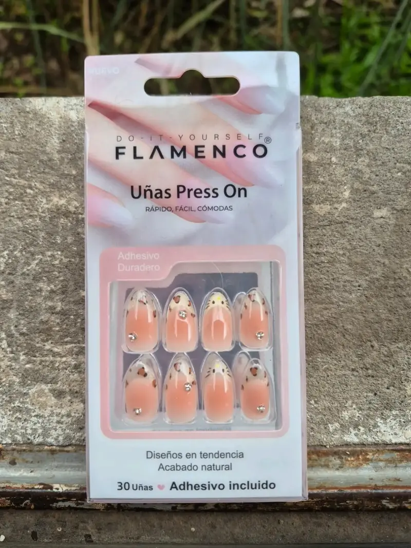 Uñas postizas Flamenco Press On con adhesivo