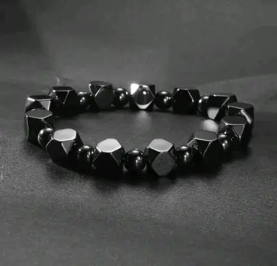 Pulsera de hematita negra con diseño geométrico - miniatura 1