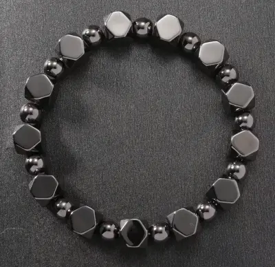 Pulsera de hematita negra con diseño geométrico - miniatura 2