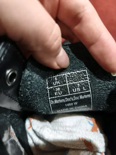 Botas Dr. Martens 1460 negras y blancas - miniatura 3