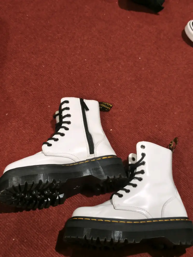 Botas Dr. Martens 1460 negras y blancas - 4
