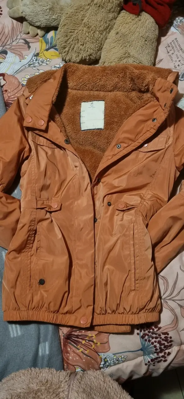 Chaqueta de invierno con forro polar color marrón - 1