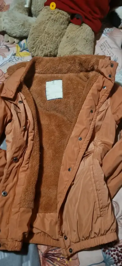 Chaqueta de invierno con forro polar color marrón - miniatura 2