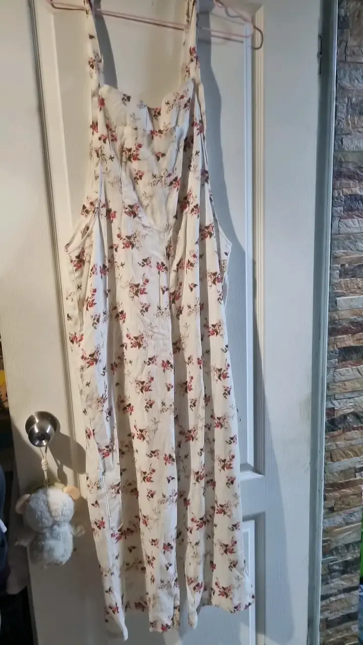 Vestido largo floral blanco con tirantes - 1
