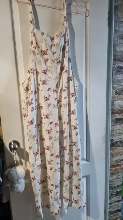 Vestido largo floral blanco con tirantes - miniatura 1