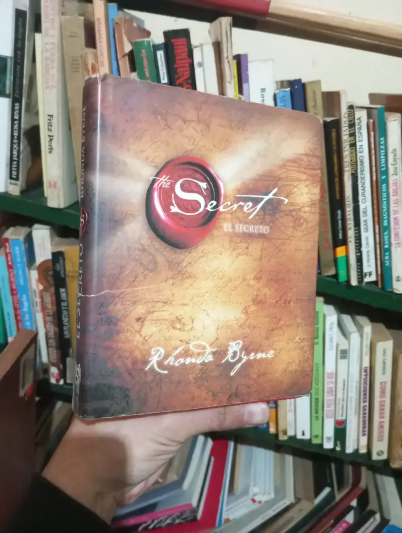 Libro 'El Secreto' de Rhonda Byrne en buen estado