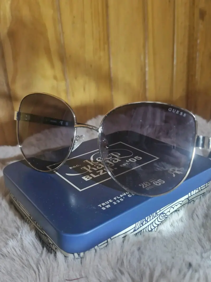 Gafas de sol Guess con estuche original - 2
