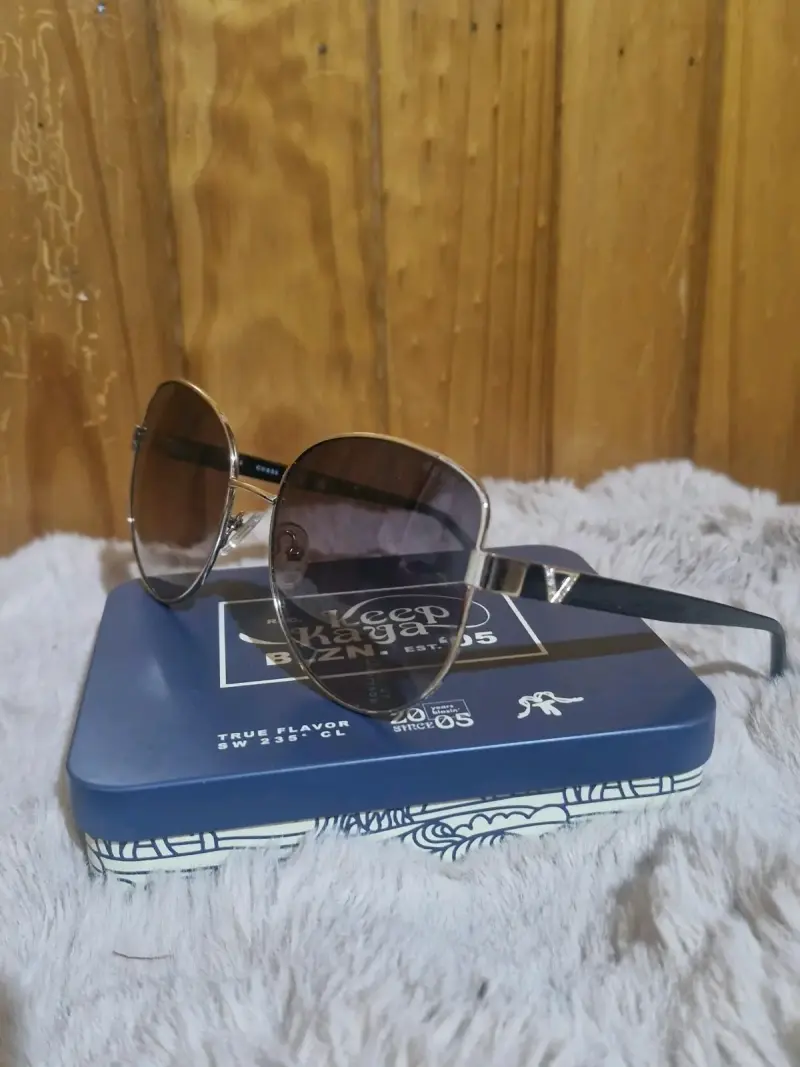 Gafas de sol Guess con estuche original - 3