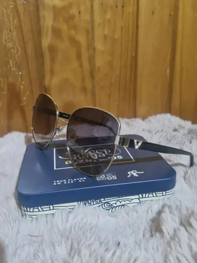 Gafas de sol Guess con estuche original - miniatura 3