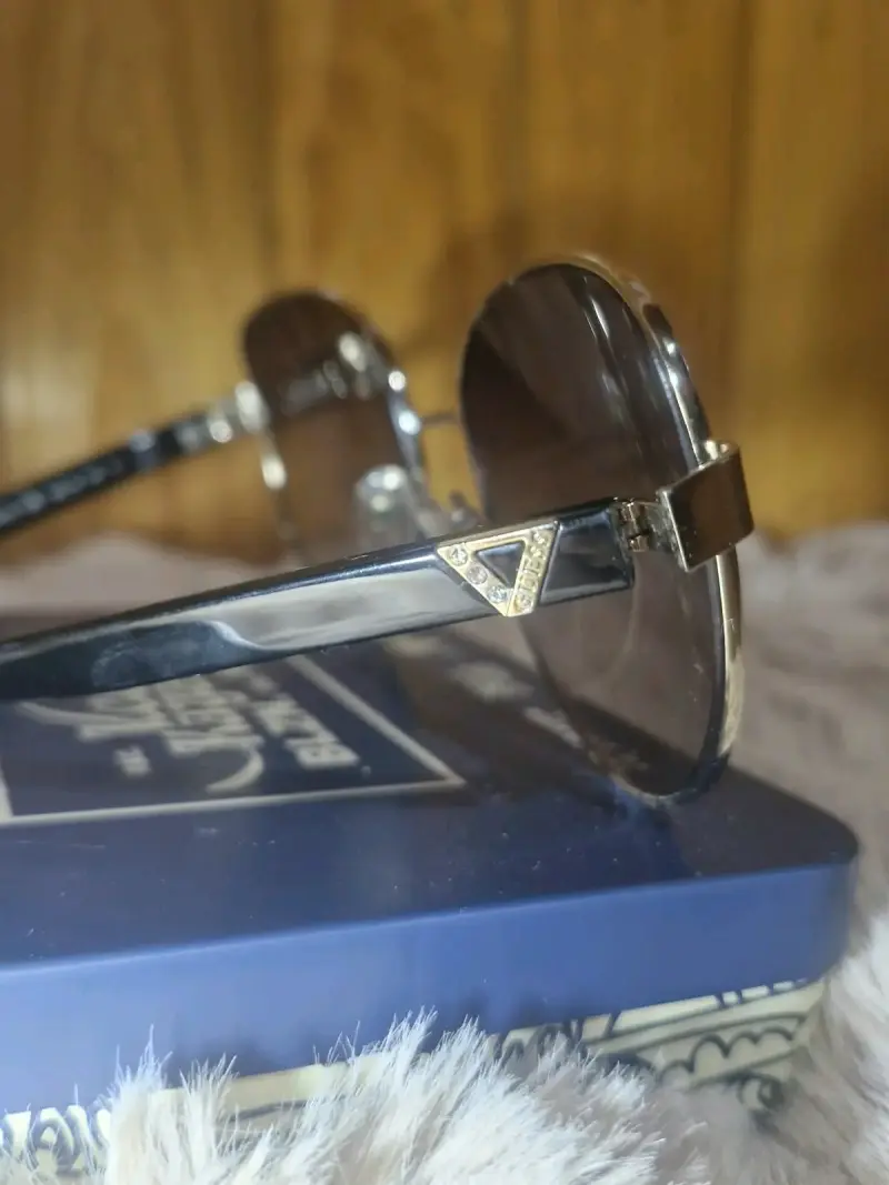 Gafas de sol Guess con estuche original - 4