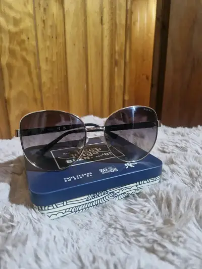 Gafas de sol Guess con estuche original - miniatura 5