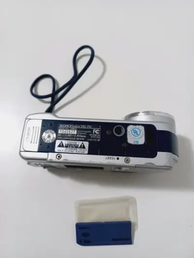 Cámara Sony Cyber-shot 2.0 MP con tarjetas de memoria - miniatura 4
