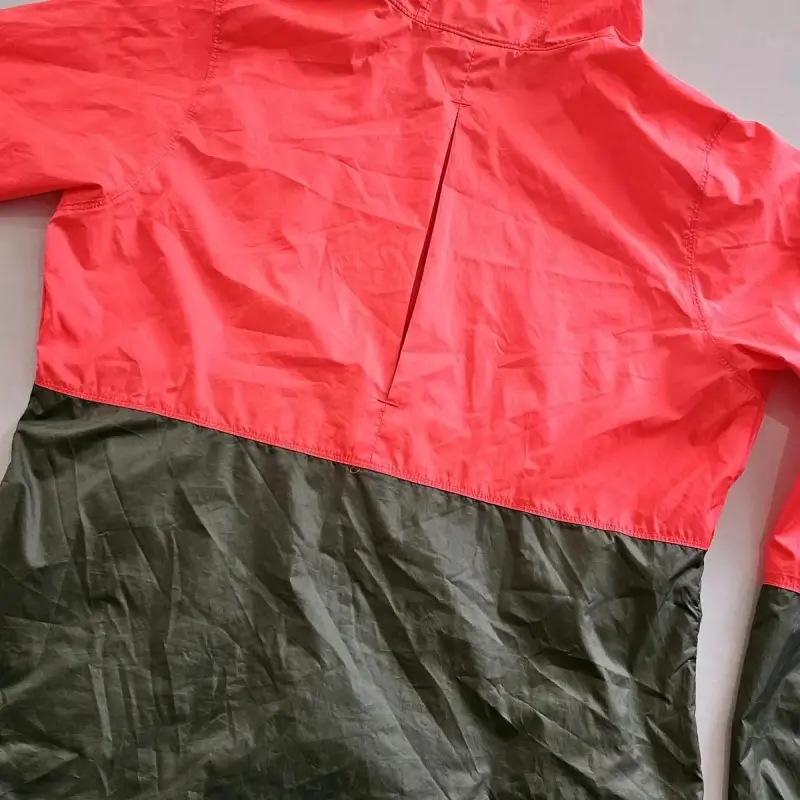 Cortaviento Columbia color salmon y gris mujer - 1