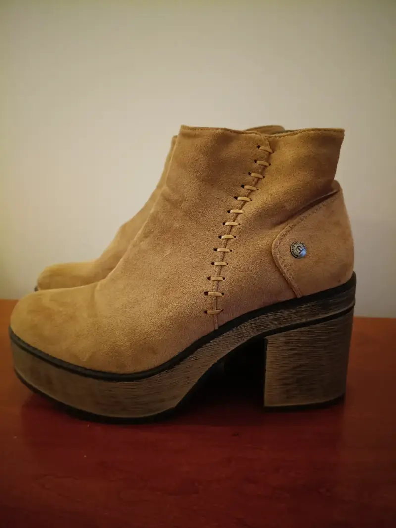 Botines de gamuza beige con plataforma - 2