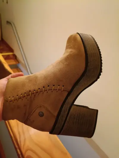 Botines de gamuza beige con plataforma - miniatura 3