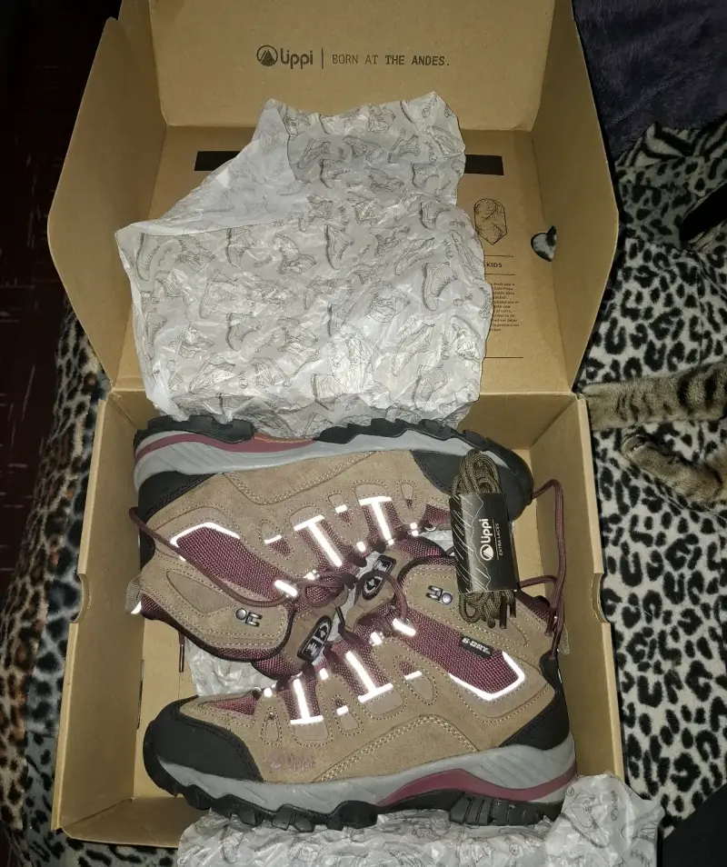 Botas de trekking Uppi para mujer color burdeos - 2