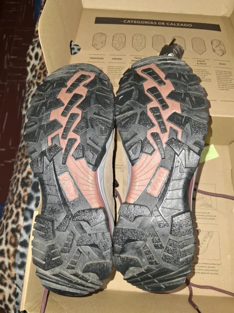 Botas de trekking Uppi para mujer color burdeos - 3