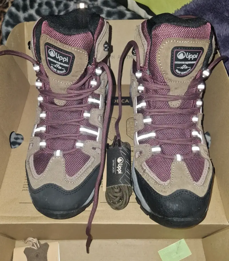 Botas de trekking Uppi para mujer color burdeos - 4