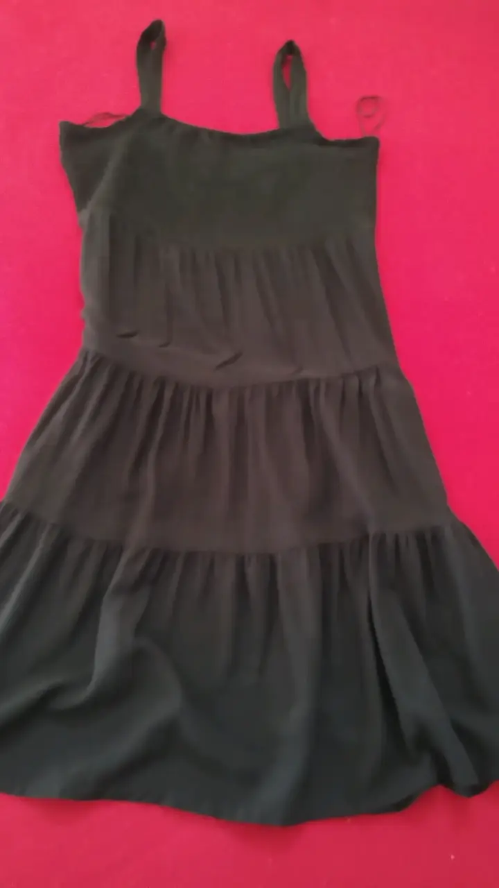 Vestido negro de tirantes para mujer