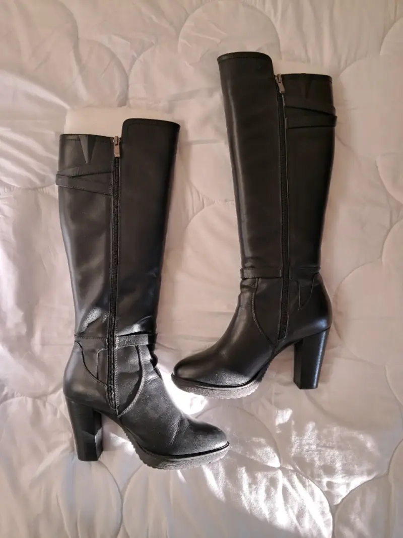 Botas negras con tacón alto - 2